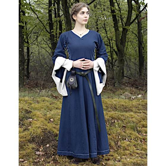Středověké šaty Amala